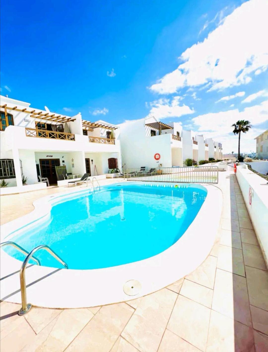 Heated Pools-200M Beach- Wifi Puerto del Carmen  Camera foto